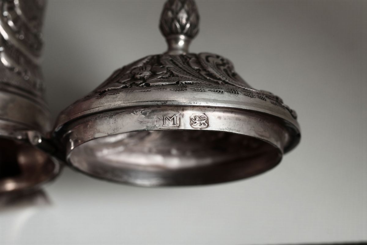 Caffettiera in Argento Fuso, Sbalzato e Cesellato. Bolli della Città di Londra per L'anno 1806 e ...