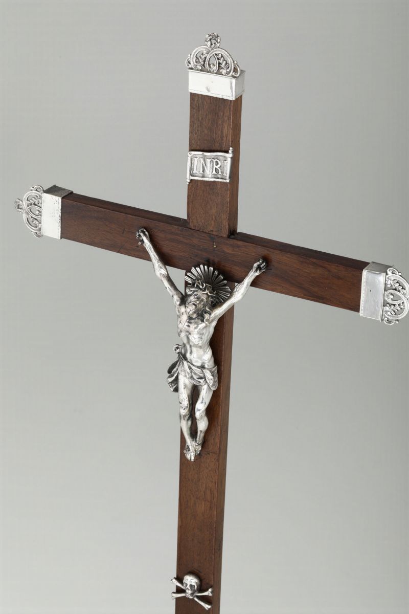 Crocifisso da Scrittoio in Argento Fuso e Sbalzato; Legno Roma, Prima Metà del XIX Secolo, Bollo ...