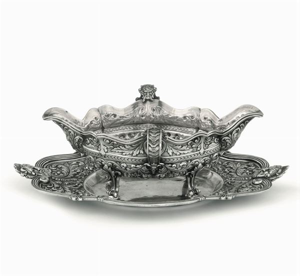 Saliera in argento fuso, sbalzato e cesellato, Francia XIX-XX secolo