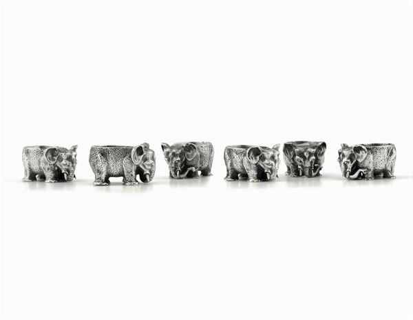 Gruppo di sei saliere a foggia di elefantini in argento 925, manifattura del XX secolo, bolli dell'atelier Fabergè (non pertinenti) e dell'argentiere Fasano Torino