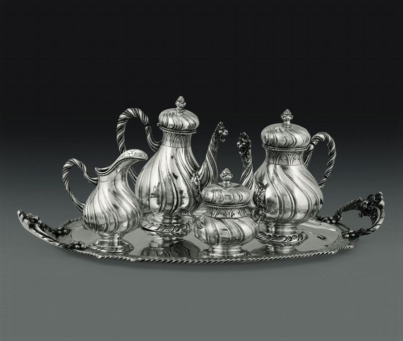 Grande servizio da tè e caffè in argento fuso e cesellato, manifattura artistica del XX secolo  - Asta L'Art de la Table - Cambi Casa d'Aste