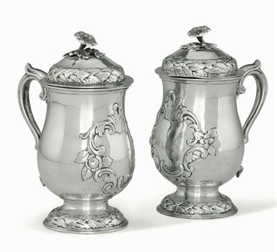 Coppia di Boccali in Argento Fuso, Sbalzato e Cesellato Londra 1814, Argentiere William Elliot