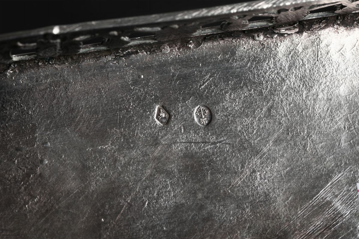 Oliera in Argento Fuso, Sbalzato e Cesellato Torino, XIX Secolo, Marchio Territoriale della Città...