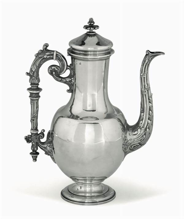 Caffettiera in argento fuso, sbalzato e cesellato Francia XIX-XX secolo