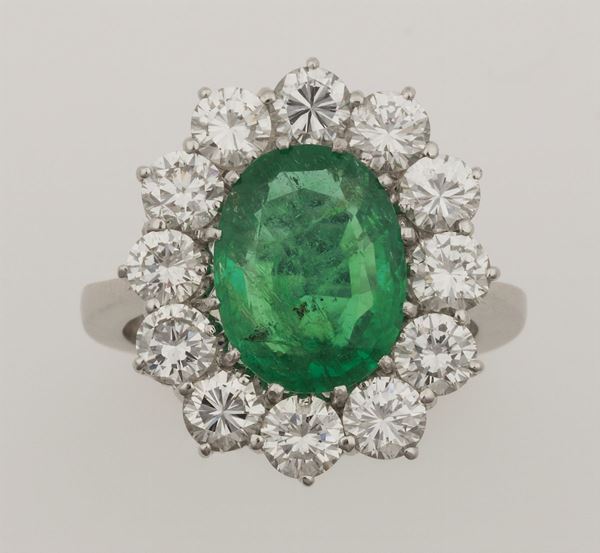 Anello con smeraldo Colombia di ct 2,98 e diamanti taglio brillante a contorno