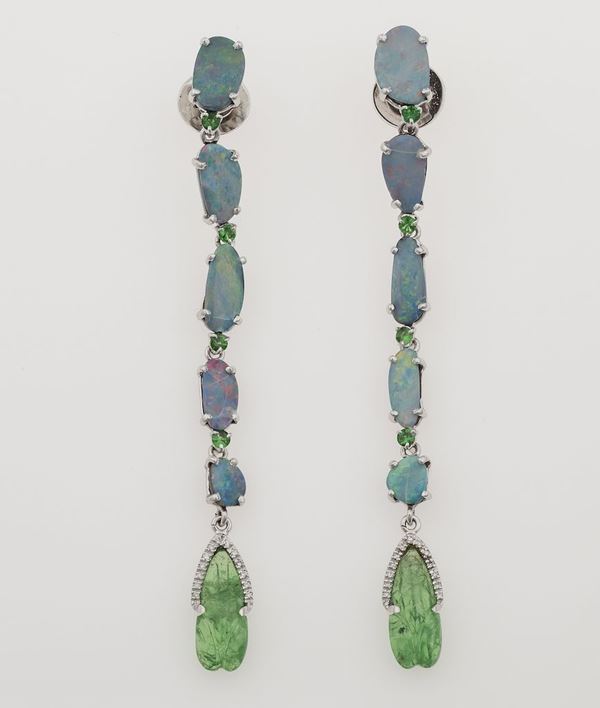 Orecchini pendenti con doppiette di opale, tsavoriti e diamanti