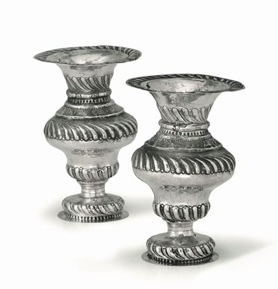 Coppia di Vasi Portapalme in Argento Sbalzato, Cesellato e Inciso Venezia, Prima Metà del XVIII S...