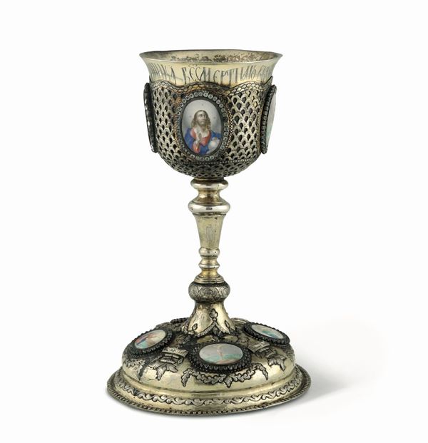 Importante calice eucaristico in argento fuso, sbalzato, cesellato e parzialmente dorato                . Mosca 1770, bolli del saggiatore e dell'argentiere non identificati