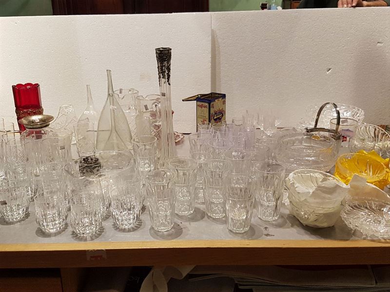 Lotto di bicchieri e bottiglie in vetro  - Asta Ceramiche e Antichità - Cambi Casa d'Aste