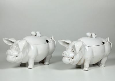 Due Piccole Zuppiere con Coperchio a Foggia di Maiali