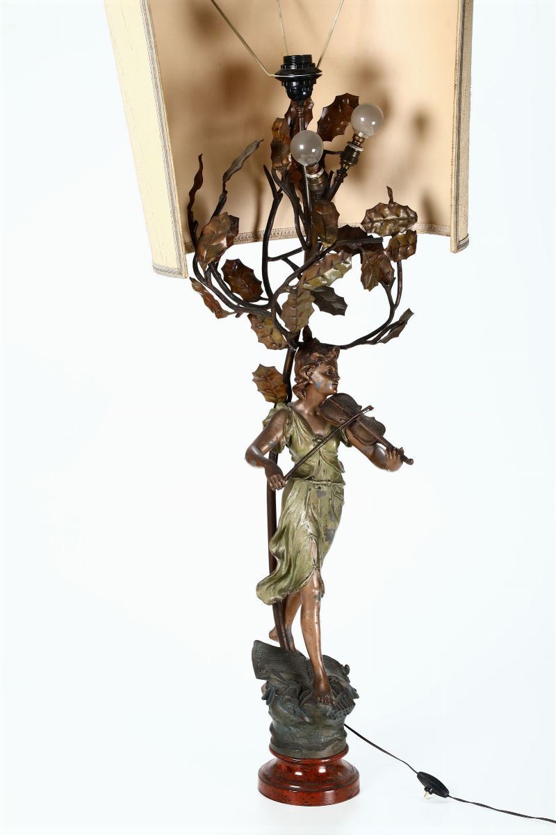 Suonatrice di violino in metallo montata a lume, XX secolo  - Auction Antiques II - Timed Auction - Cambi Casa d'Aste