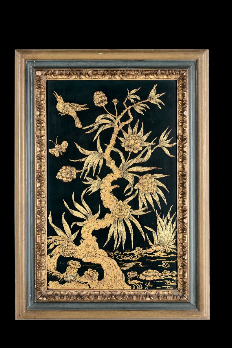 Tre Pannelli in Legno Laccato e Dorato con Raffigurazioni Naturalistiche di Volatili Entro Paesag...