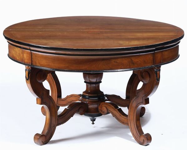 Tavolo con piano circolare impiallacciato, XIX secolo
