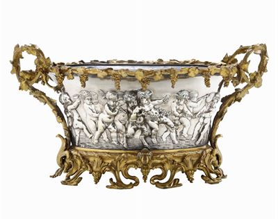 Vaso Centrotavola in Bronzo Fuso, Dorato e Cesellato e Metallo Argentato. Manifattura D’oltralpe ...
