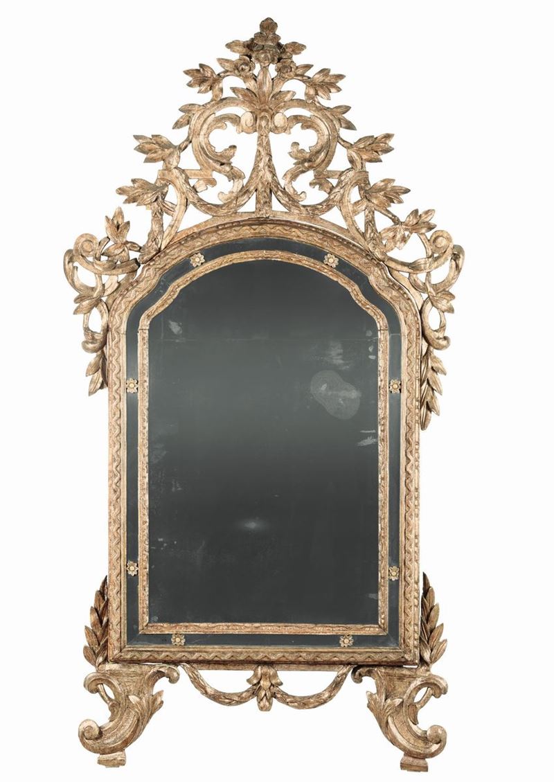Specchiera Luigi XVI in legno dorato, intagliato e traforato, Piemonte XVIII secolo  - Asta Antiquariato - Cambi Casa d'Aste