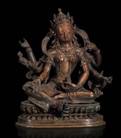 Figura di Vasudhârâ Seduto su Doppio Fiore di Loto in Rame, Nepal, XVII Secolo