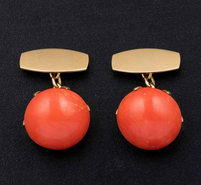Pair of coral and gold cufflinks  - Auction Fine Coral Jewels - I - Cambi Casa d'Aste