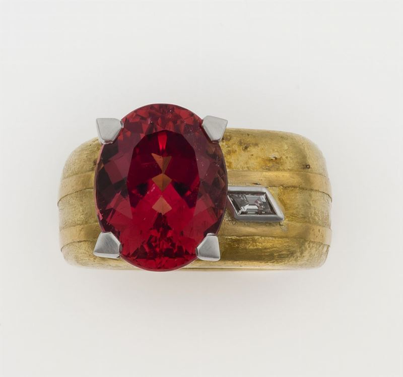 Enrico Cirio. Pelle anello a fascia con una rubellite di ct 7,61 ed un diamante di ct 0,10  - Asta Fine Jewels - II - Cambi Casa d'Aste
