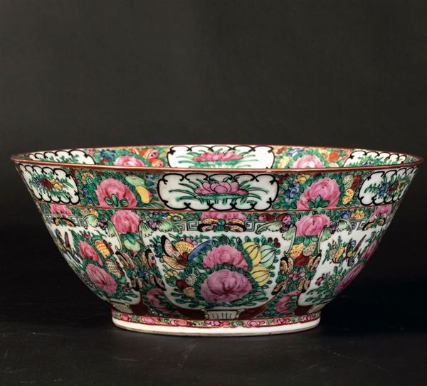 A Canton porcelain bowl, China, 20th century