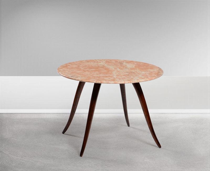 Tavolo basso con struttura in legno e piano in marmo.  - Auction Design - Cambi Casa d'Aste
