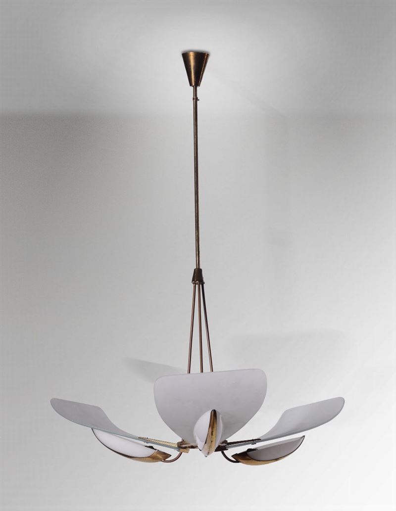 Lampada a sospensione con struttura in ottone e diffusori in vetro.  - Auction Design - Cambi Casa d'Aste