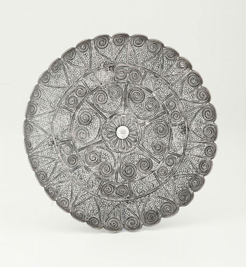 Vassoio circolare in filigrana d'argento probabilmente Genova XIX secolo  - Asta Argenti da Collezione - II - Cambi Casa d'Aste