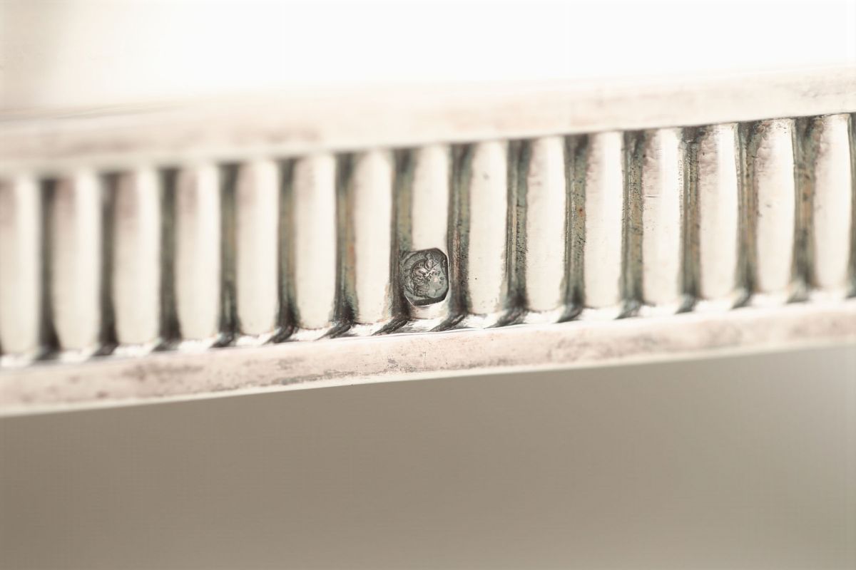 Salsiera in Argento Sbalzato e Cesellato Francia, Parigi, Bolli in Uso dal 1819 al 1838