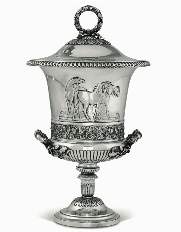 Grande trofeo ippico in argento fuso, sbalzato e cesellato Londra 1819, argentiere Philip Rundell