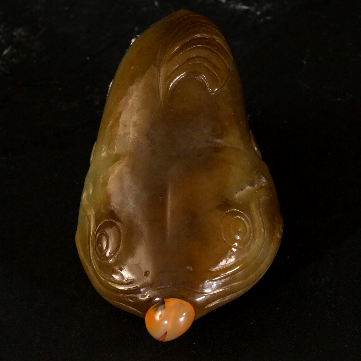 Snuff Bottle a Foggia di Carpa Scolpita in Agata, Cina, Dinastia Qing, XIX Secolo