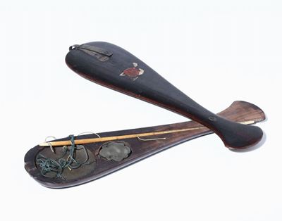 Piccola Bilancia Entro Custodia in Legno Laccato, Cina, XX Secolo