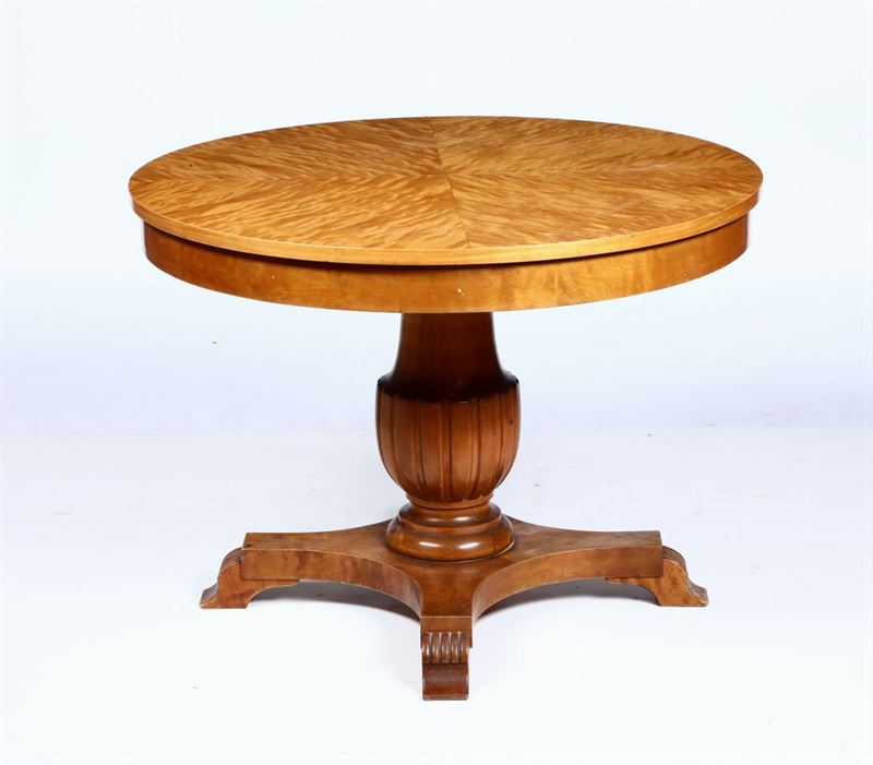 Tavolo rotondo in legno in stile Biedermeier, XIX-XX secolo  - Auction Paintings and Furnitures - Cambi Casa d'Aste