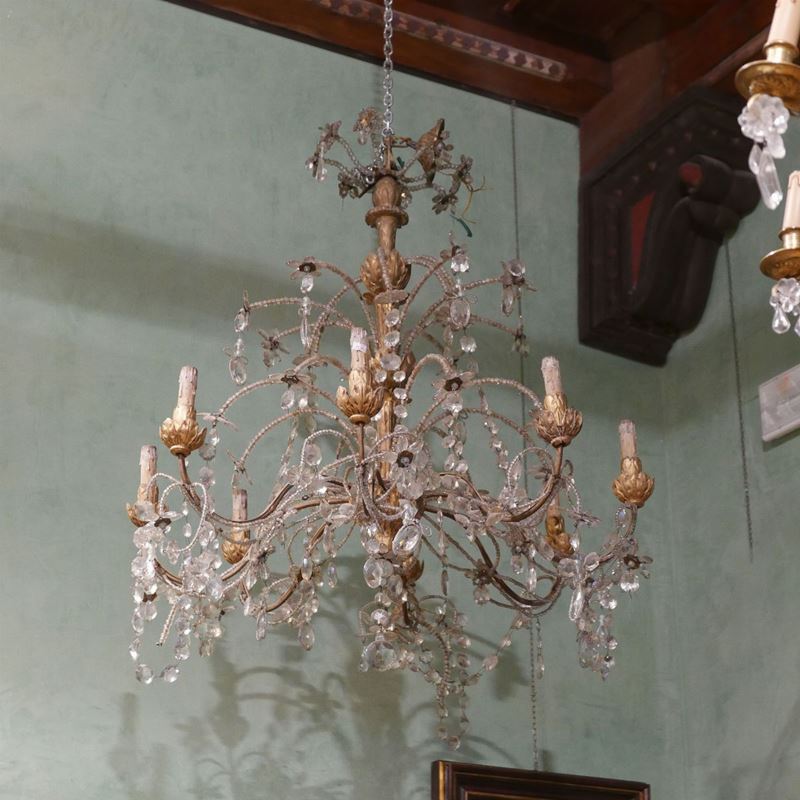 Lampadario in legno dorato e cristalli a otto luci, XVIII-XIX secolo  - Auction Paintings and Furnitures - Cambi Casa d'Aste