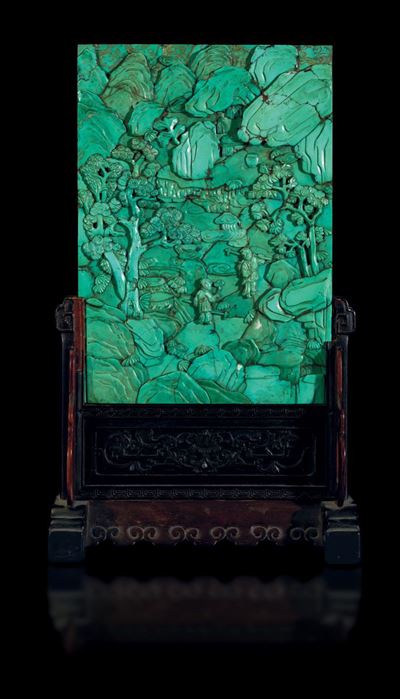 Importante e Raro Paravento Imperiale da Tavolo su Stand in Legno con Placca Finemente Scolpita i...