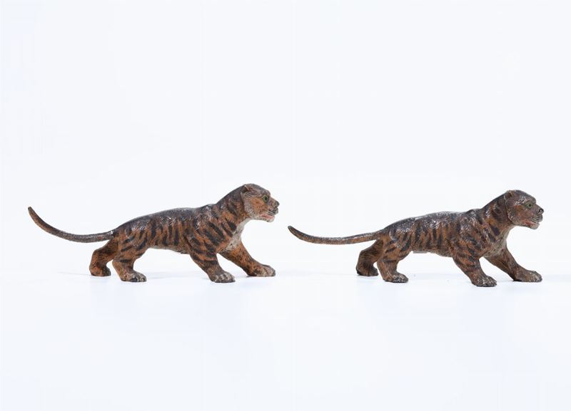 Coppia di tigri in metallo dipinto  - Asta Dipinti e Arredi - Cambi Casa d'Aste