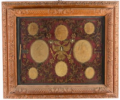 Gruppo di Ex Voto in Cera Entro Cornice in Legno Intagliato