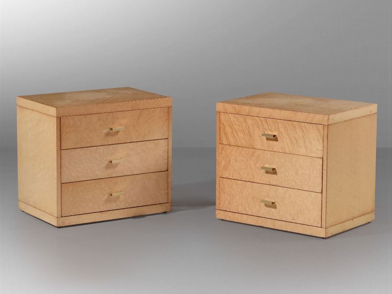 Due comodini con struttura in legno e dettagli in ottone.  - Auction Design - Cambi Casa d'Aste