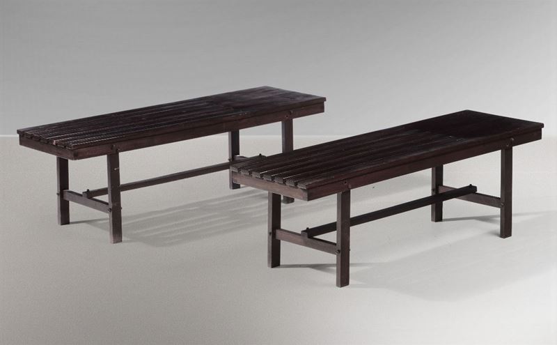 Due panche con struttura in legno.  - Auction Design - Cambi Casa d'Aste