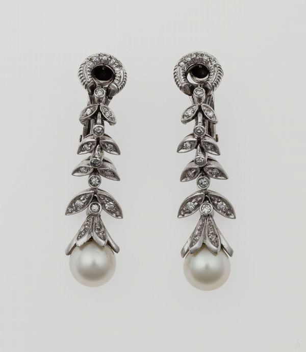 Orecchini pendenti con perle coltivate e diamanti taglio huit-huit