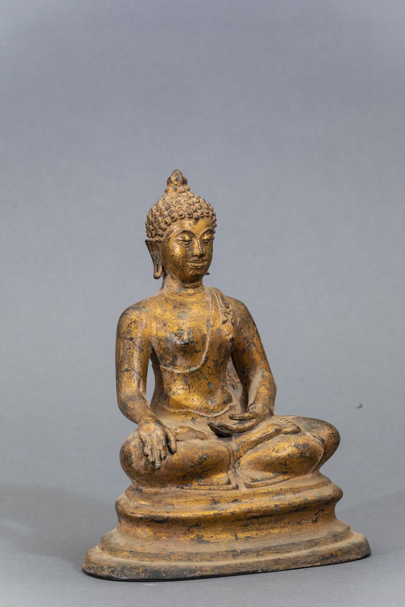 Figura di Buddha Sakyamuni Seduto in Bronzo Dorato, Thailandia, XX Secolo