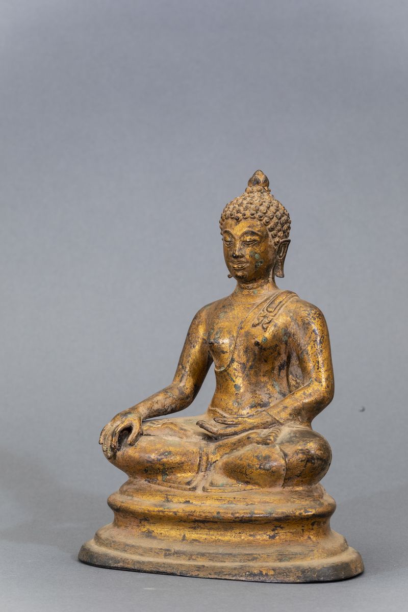 Figura di Buddha Sakyamuni Seduto in Bronzo Dorato, Thailandia, XX Secolo