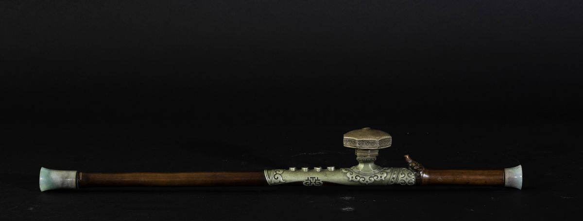 Pipa in Bambã¹ con Carica in Grã¨s e Inserti in Giadeite, Cina, XX Secolo