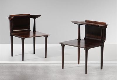 Coppia di Tavolini con Struttura in Legno.