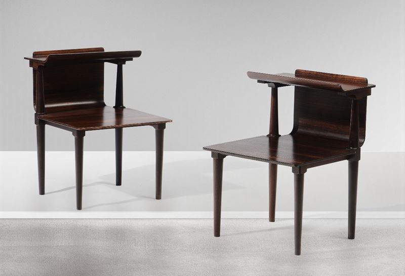 Coppia di tavolini con struttura in legno.  - Auction Design - Cambi Casa d'Aste