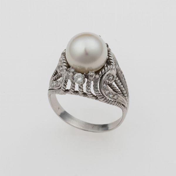 Pearl, diamond and gold ring