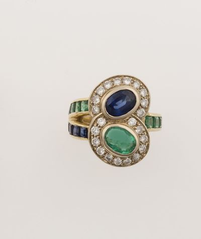 Anello con Zaffiro, Smeraldi e Diamanti