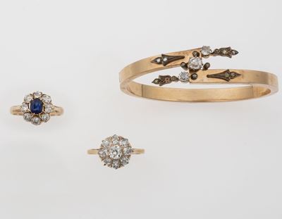 Lotto Composto da Due Anelli ed un Bracciale Rigido con Diamanti di Vecchio Taglio