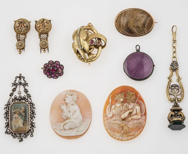 Group of gold, silver and low carats gold jewellery  - Auction Jewels | Cambi Time - Cambi Casa d'Aste