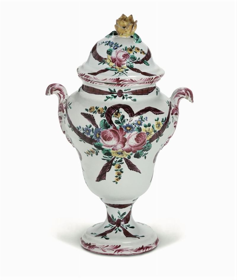 Vaso con coperchio Montemilone (Pollenza), Fabbrica Francesco Verdinelli (o Pesaro), 1783-1803  - Auction Majolica and Porcelain - Cambi Casa d'Aste