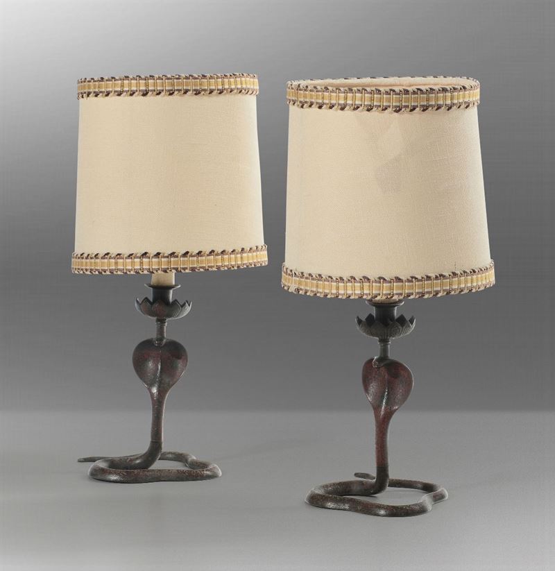 Coppia lampade da tavolo in bronzo e paralume in tessuto.  - Auction Design - Cambi Casa d'Aste