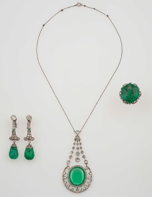 Emerald suite of pendant, pair of earrings and ring. Delicate gold mounts in earlier style